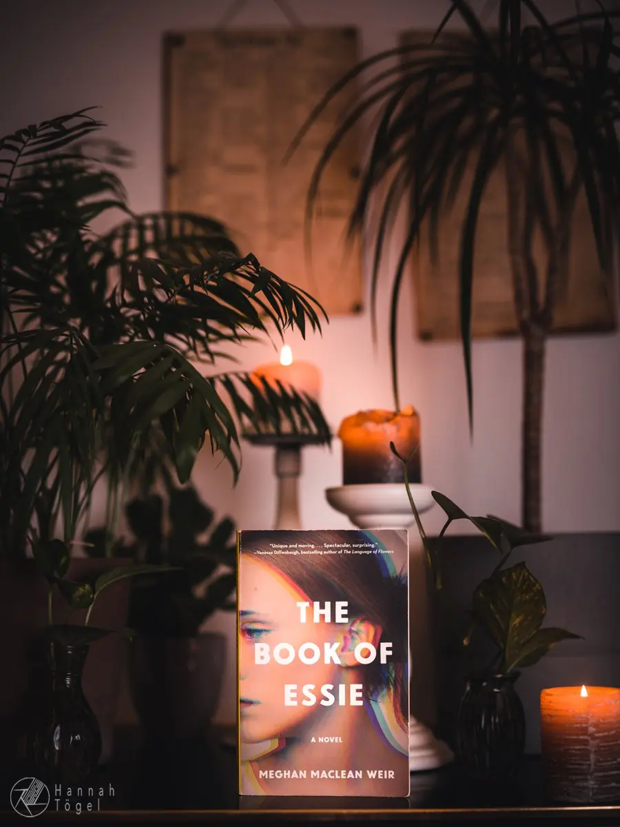 Bild, The Book of Essie