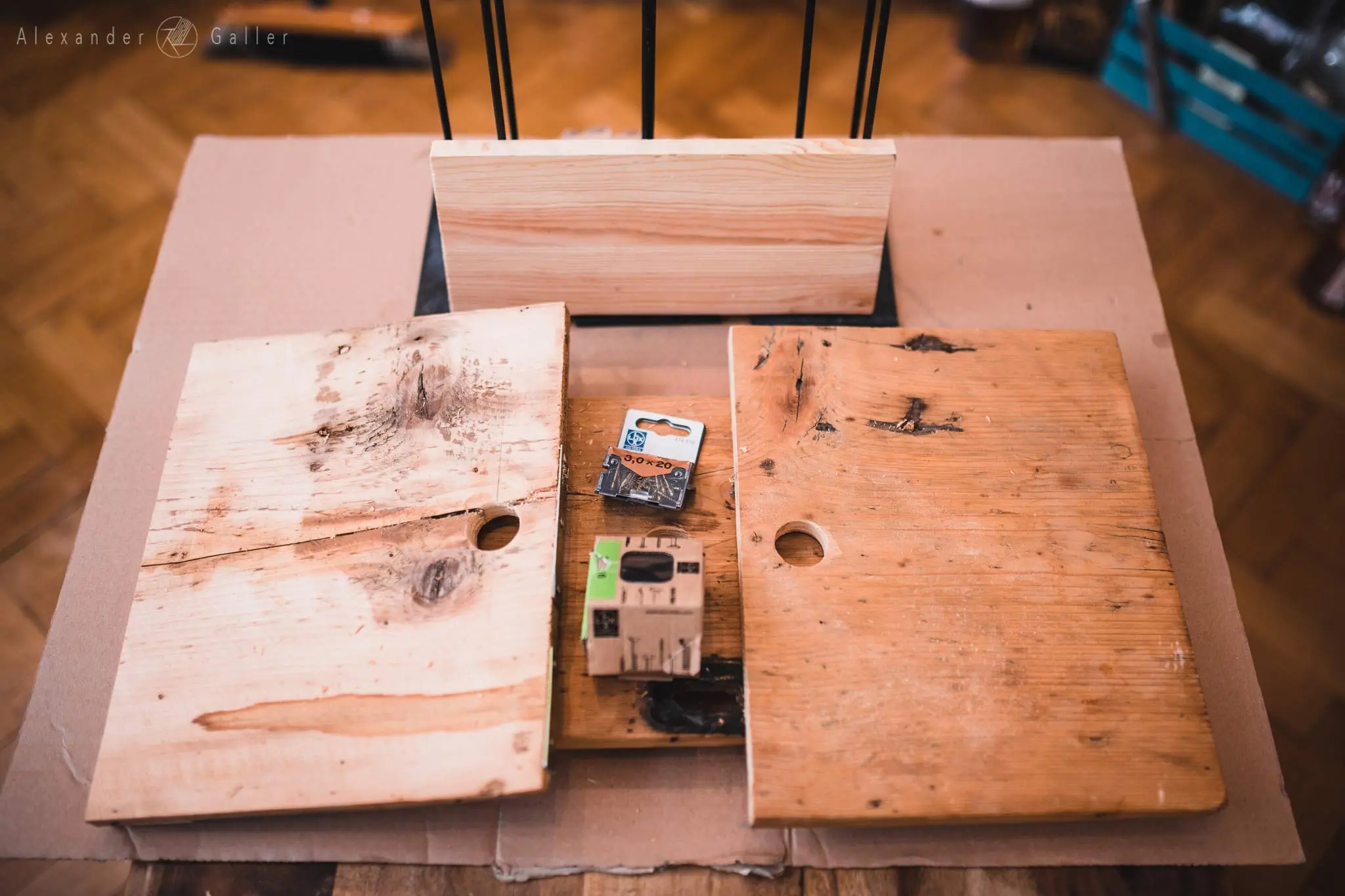 Bild, A blog post a day XXVIII - Alte Kerzenständer, neuer Beistelltisch