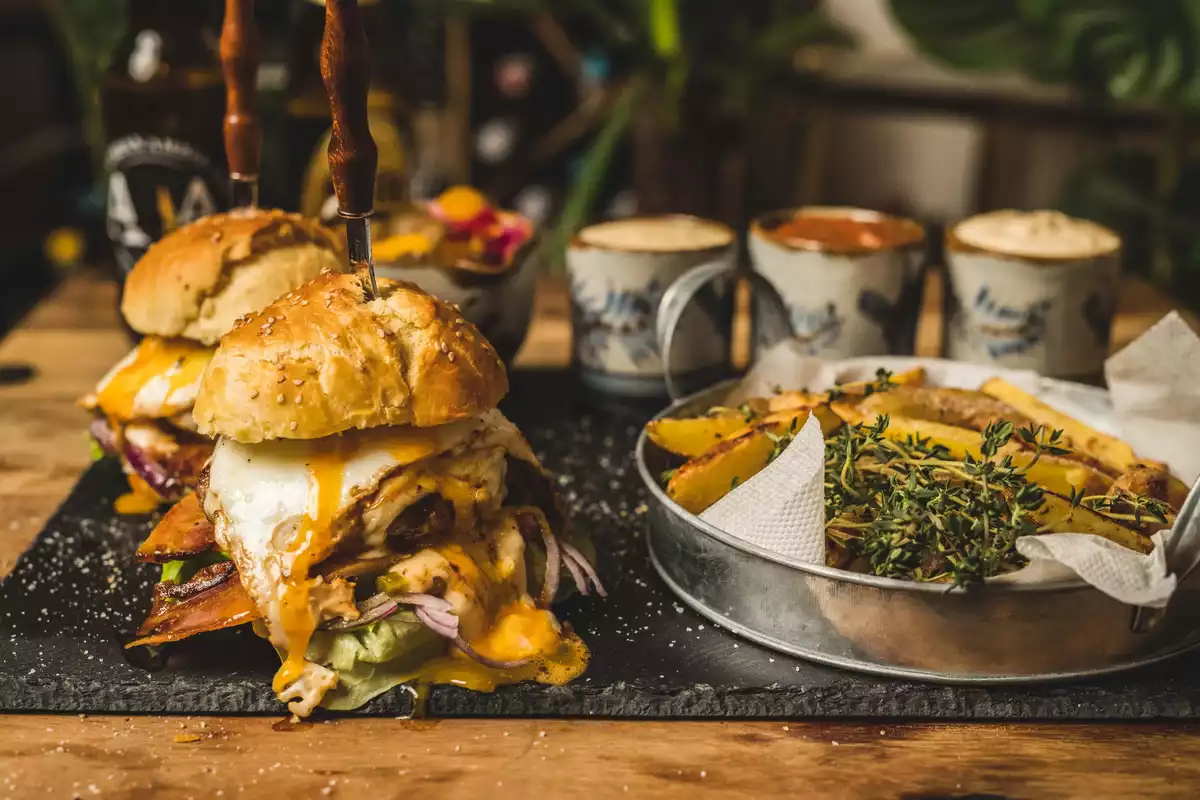 Bild, Titelbild zu Bacon Egg Cheeseburger