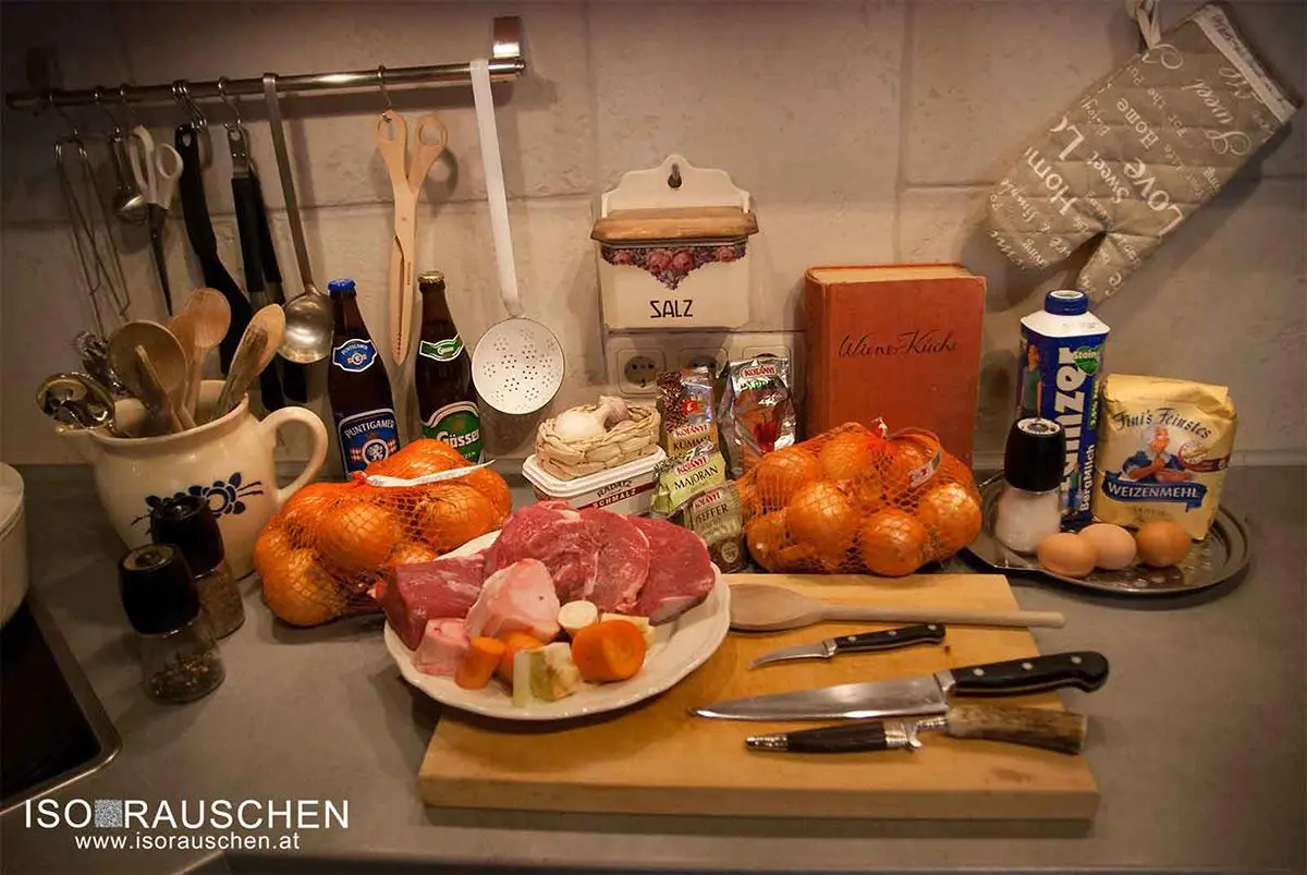 Urli Omas Gulasch mit Nockerl Bild, Urli Omas Gulasch mit Nockerl