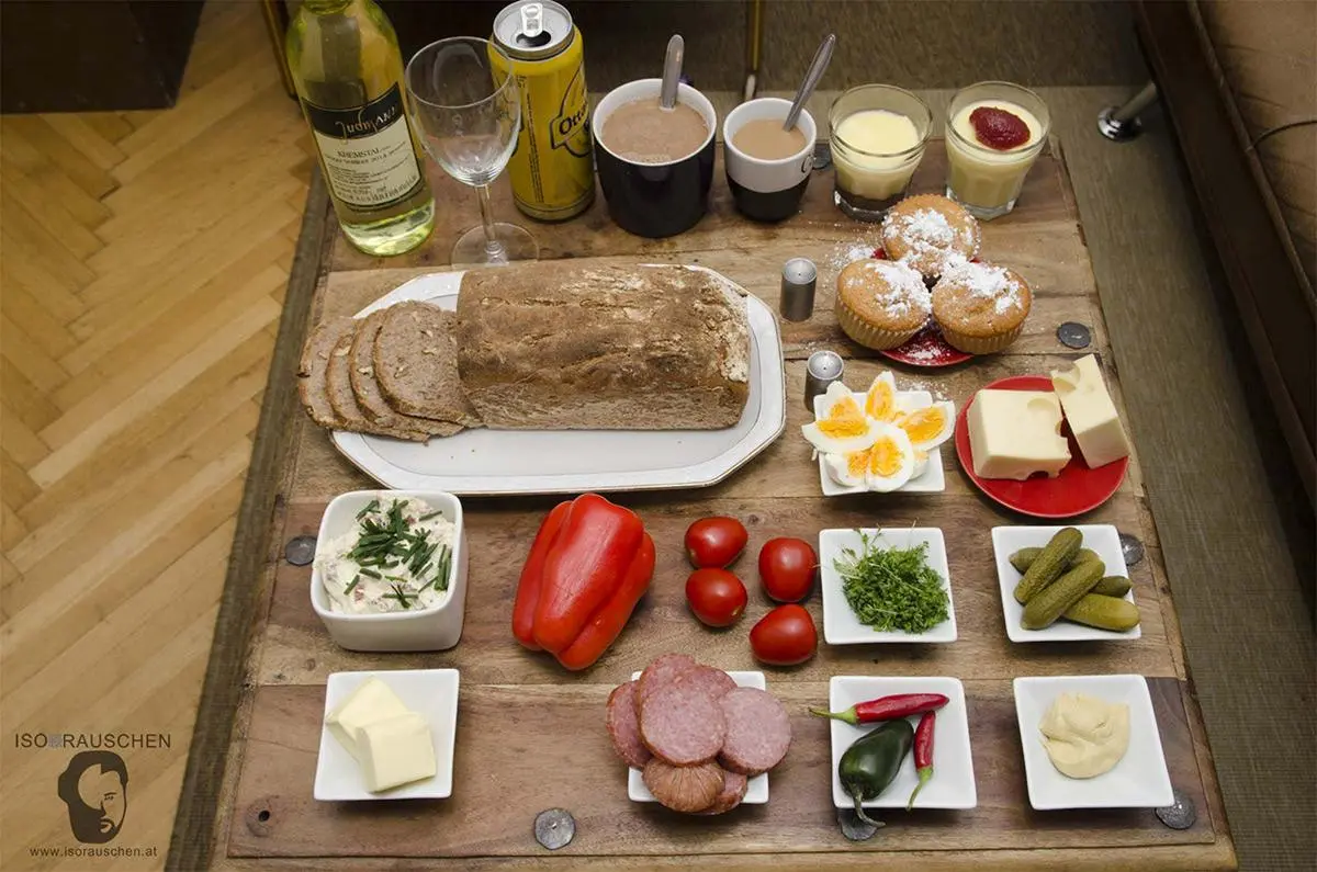 Bild, Walnussbrot und Chorizzoaufstrich