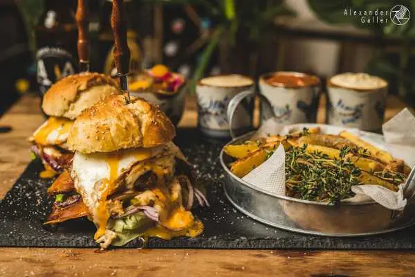 Bild von Bacon Egg Cheeseburger