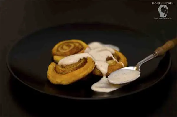 Bild von Zimtschnecken mit Vanille-Joghurt