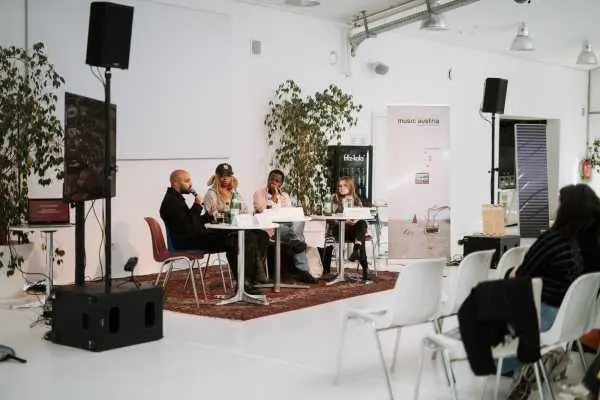 Bild von Navigating Visibility: Black Artists
Brunnenpassage
Alexander Galler | www.isorauschen.at
Friday
