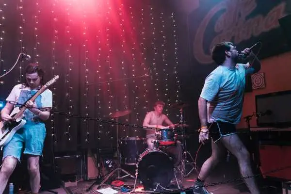 Bild von Joe And The Shitboys
Cafe Carina
Schwarzer Juice
Saturday