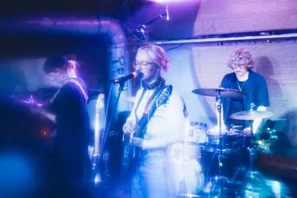 Bild von Lisl (DE)
Loop
Schwarzer Juice
Saturday
