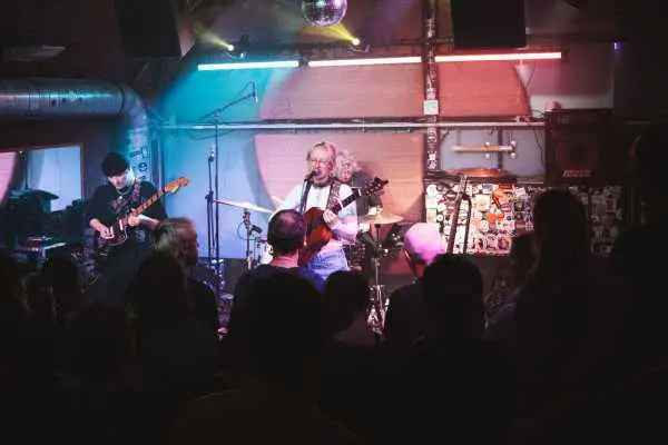 Bild von Lisl (DE)
Loop
Schwarzer Juice
Saturday