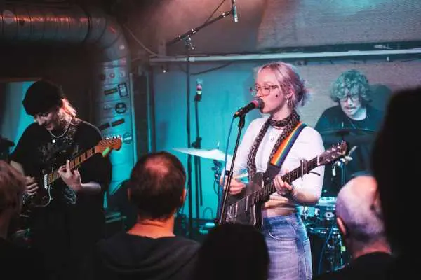Bild von Lisl (DE)
Loop
Schwarzer Juice
Saturday