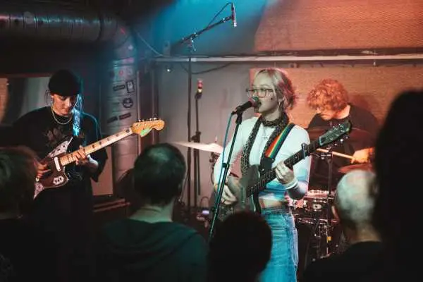 Bild von Lisl (DE)
Loop
Schwarzer Juice
Saturday
