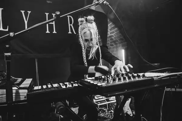 Bild von Lyhre (DE)
rhiz
Hannah Tögel | www.isorauschen.at
Saturday