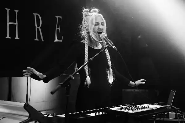 Bild von Lyhre (DE)
rhiz
Michael Natter | kantine.photography
Saturday