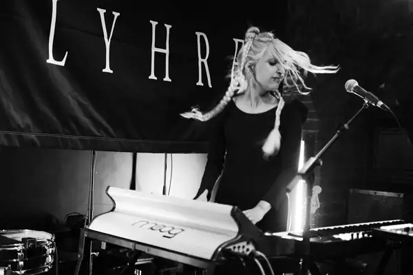 Bild von Lyhre (DE)
rhiz
Michael Natter | kantine.photography
Saturday