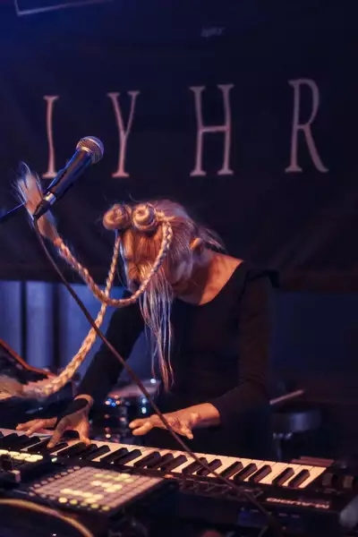 Bild von Lyhre (DE)
rhiz
Hannes Zwinger
Saturday
