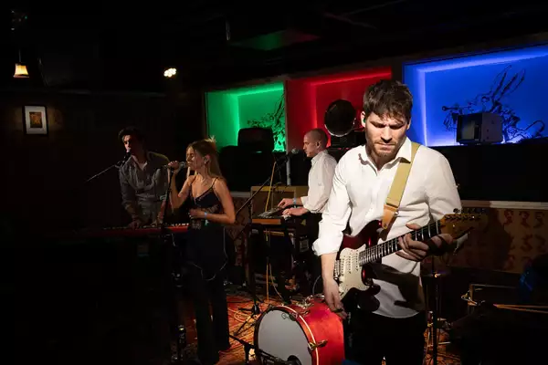 Bild von Jules War (HU)
The Loft Wohnzimmer
Moritz Zvonek
Friday