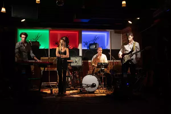 Bild von Jules War (HU)
The Loft Wohnzimmer
Moritz Zvonek
Friday