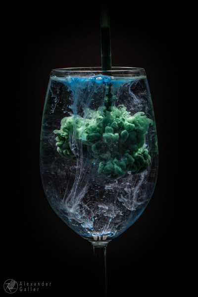 Bild von A blog post a day XII - Farbwelten im Weinglas