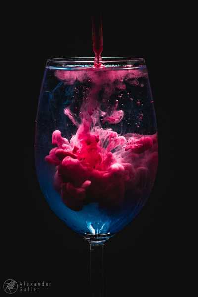 Bild von A blog post a day XII - Farbwelten im Weinglas