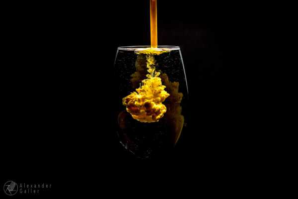 Bild von A blog post a day XII - Farbwelten im Weinglas