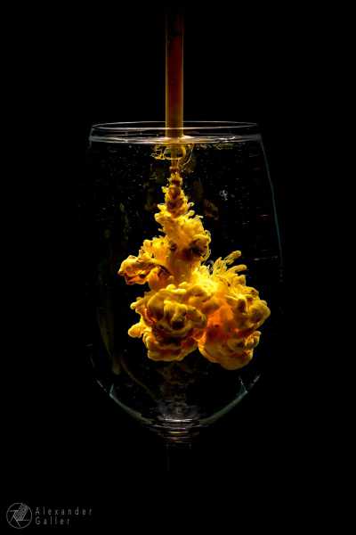 Bild von A blog post a day XII - Farbwelten im Weinglas