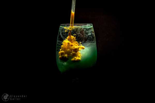 Bild von A blog post a day XII - Farbwelten im Weinglas