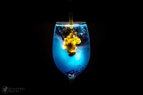 Bild von A blog post a day XII - Farbwelten im Weinglas