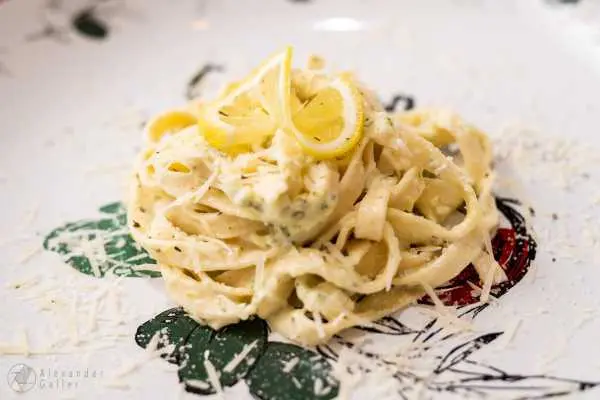 Bild von A blog post a day XIII - Selbsgemachte Nudeln mit Zucchiniso&szlig;e