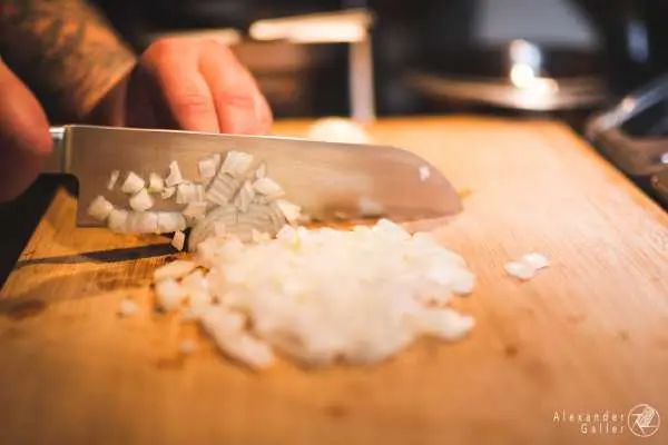 Bild von Zwiebel und Knoblauch schneiden