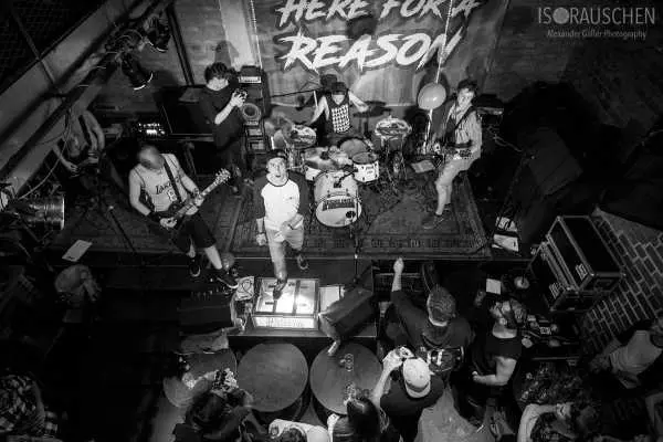 Bild von Here For A Reason