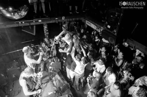 Bild von Here For A Reason