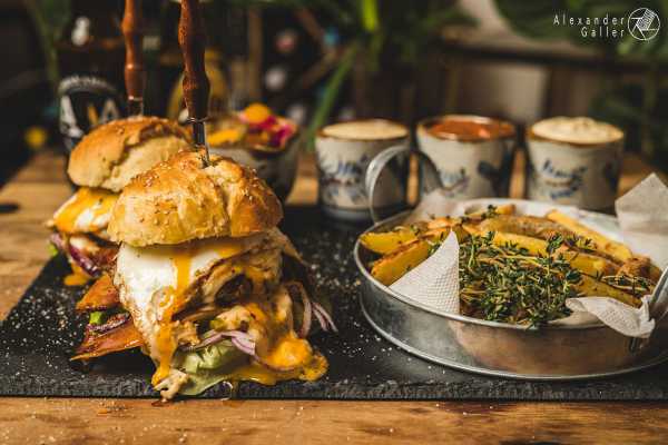 Bild von Bacon Egg Cheeseburger