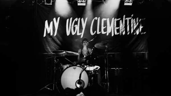 Bild von My Ugly Clementine and Bipolar Feminin at WUK