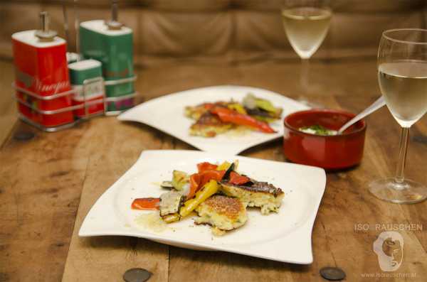 Bild von Topfenlaibchen mit Grillgemüse