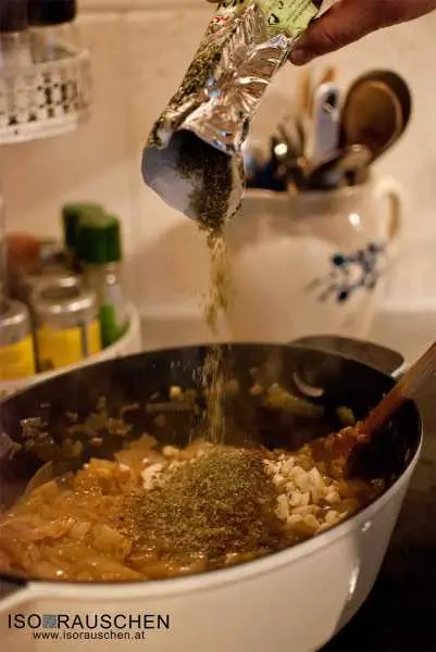 Bild von Urli Omas Gulasch mit Nockerl