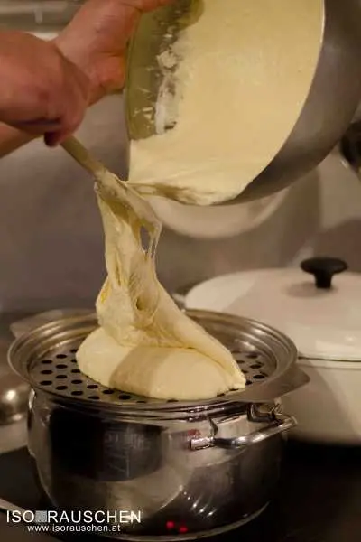Bild von Urli Omas Gulasch mit Nockerl