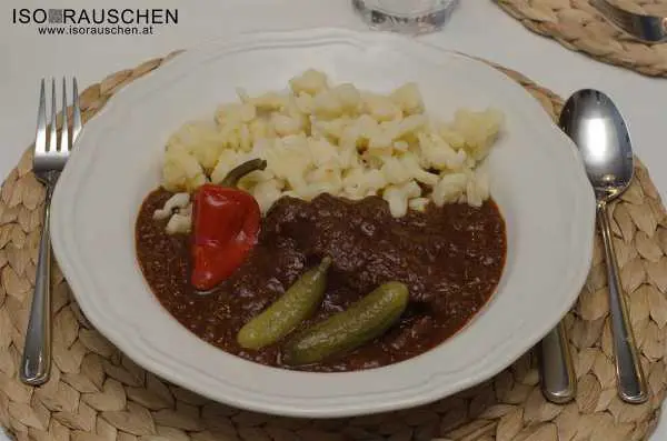 Bild von Urli Omas Gulasch mit Nockerl