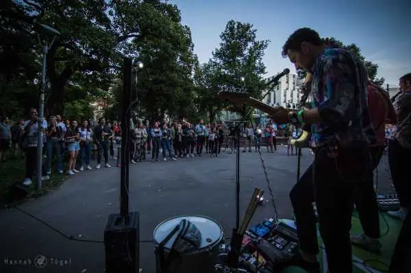 Bild von Please Madame by Hannah