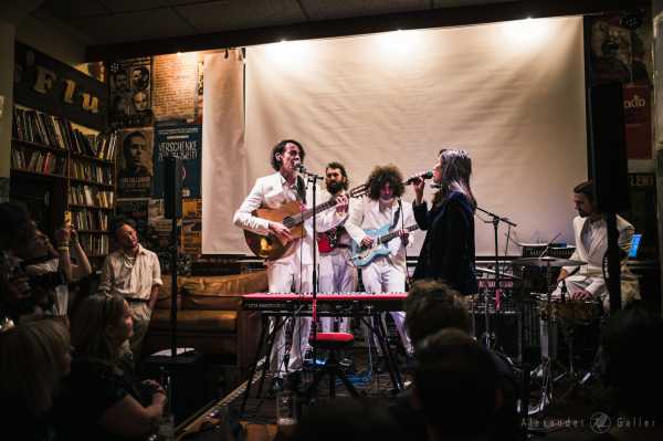 Hearts Hearts by Alex Bild von Hearts Hearts by Alex