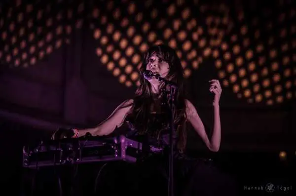 Bild von +She+ by Hannah