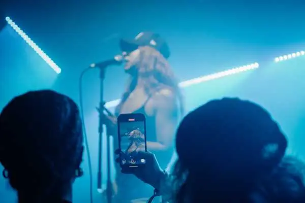 Bild von ÆNGL (AT)
Lucia
Hannah Tögel | www.isorauschen.at
Saturday