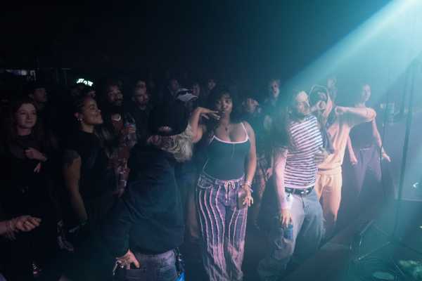 Bild von Crowd
Crowd
Hannah Tögel | www.isorauschen.at
Saturday