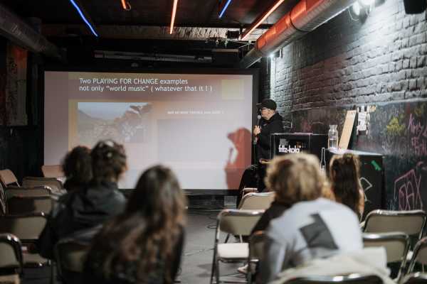 Bild von Collaborating over distance
Tagada
Alexander Galler | www.isorauschen.at
Friday