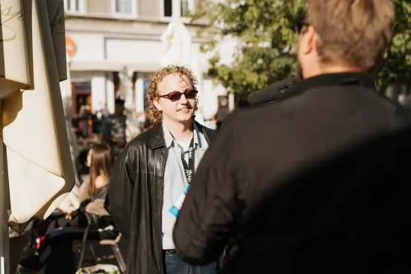 Bild von Crowd
Crowd
Alexander Galler | www.isorauschen.at
Friday