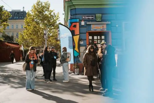 Bild von Crowd
Crowd
Alexander Galler | www.isorauschen.at
Friday