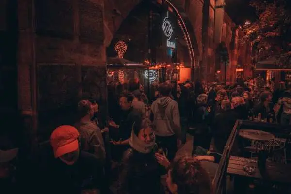 Bild von Crowd
Crowd
Hannah Tögel | www.isorauschen.at
Saturday