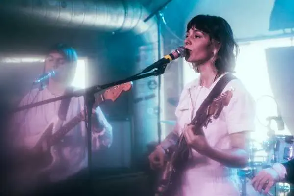 Bild von Frachild (AT)
Loop
Schwarzer Juice
Saturday