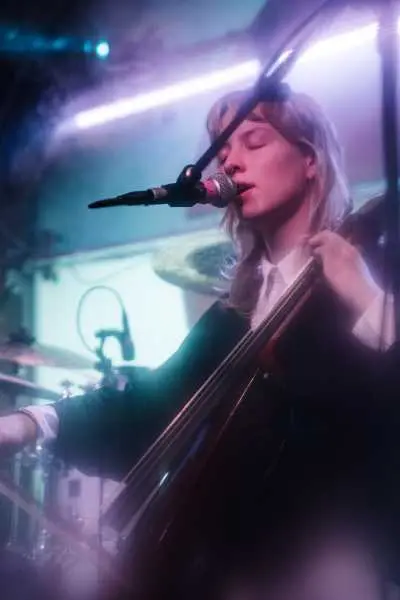 Bild von Frachild (AT)
Loop
Schwarzer Juice
Saturday