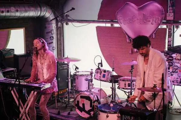 Bild von Fraeulein Astrid (AT)
Loop
Schwarzer Juice
Friday