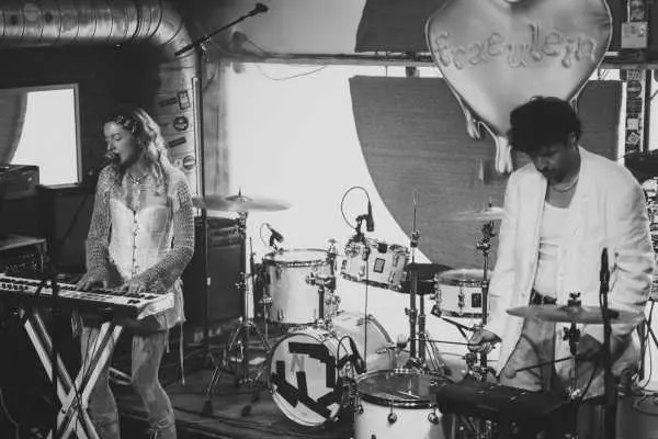 Bild von Fraeulein Astrid (AT)
Loop
Schwarzer Juice
Friday