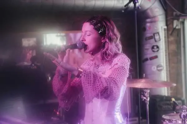 Bild von Fraeulein Astrid (AT)
Loop
Schwarzer Juice
Friday