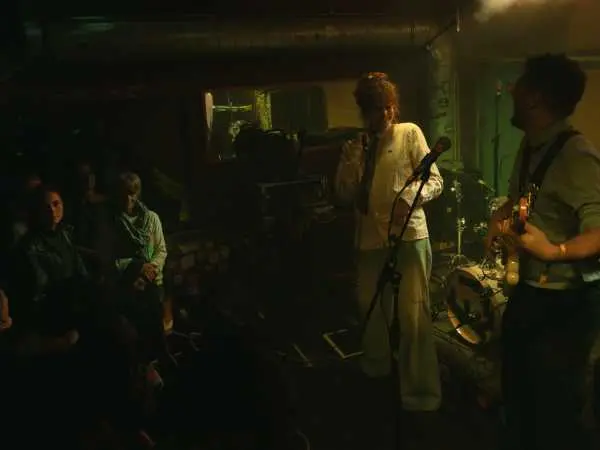 Bild von Bro
Loop
Theresa Galavics
Saturday